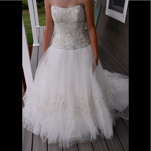 Selling BRAND NEW Wedding Dress NEVER WORN….
